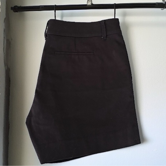 The Limited Black Flat Front Stretch Shorts Size 8 | Classic Summer Style - Picture 2 of 3